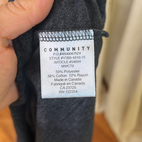 Aritzia Community Raglan Charcoal Grey 1/4 length sleeve tee T-shirt Raw hem - Picture 6 of 6